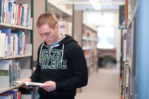 Delta student in library.