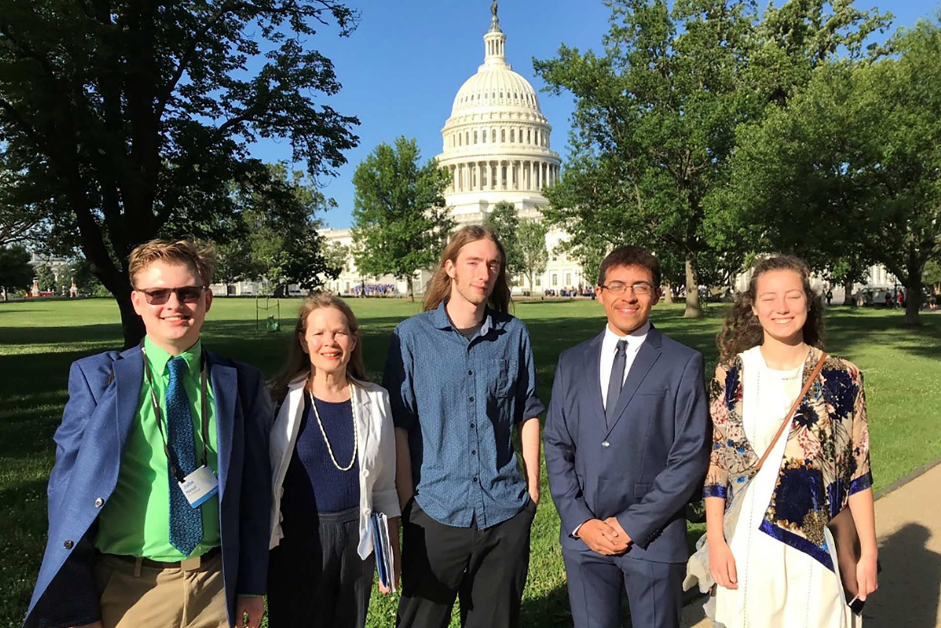 Students standing in front of White House