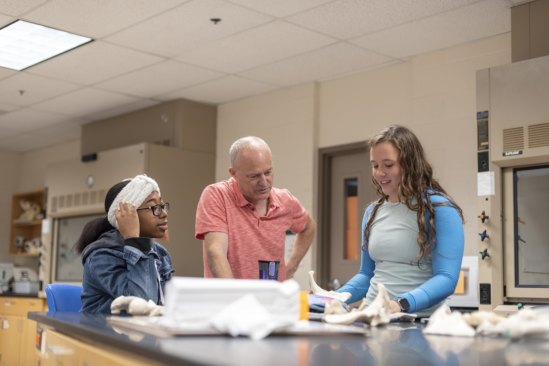 Students working in an anatomy class.