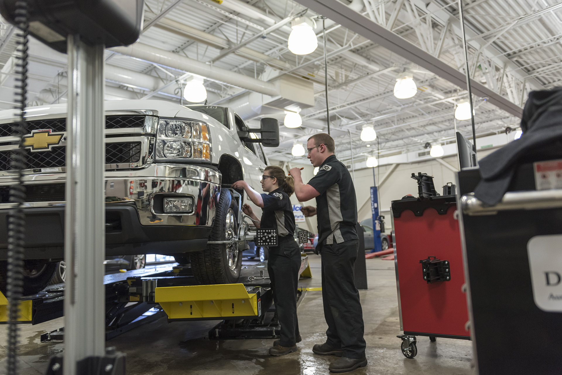 Students working in Auto lab