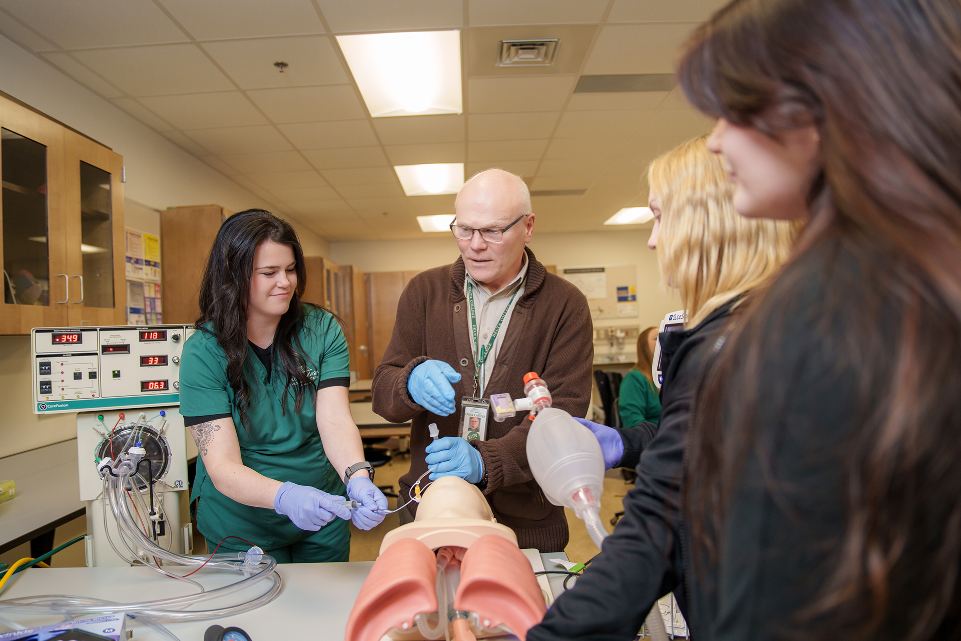 Respiratory instructor in lab