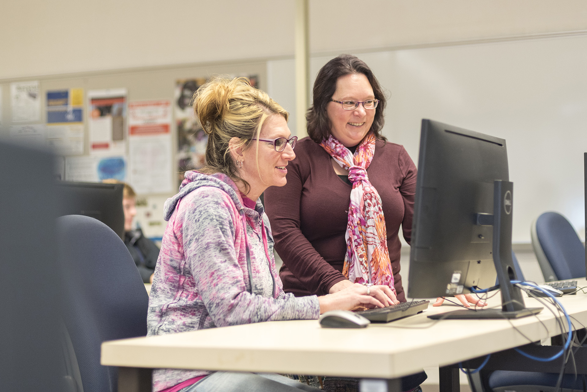 Big Thinker - Sandi Brabaw Sandi in a computer lab with her instructor.